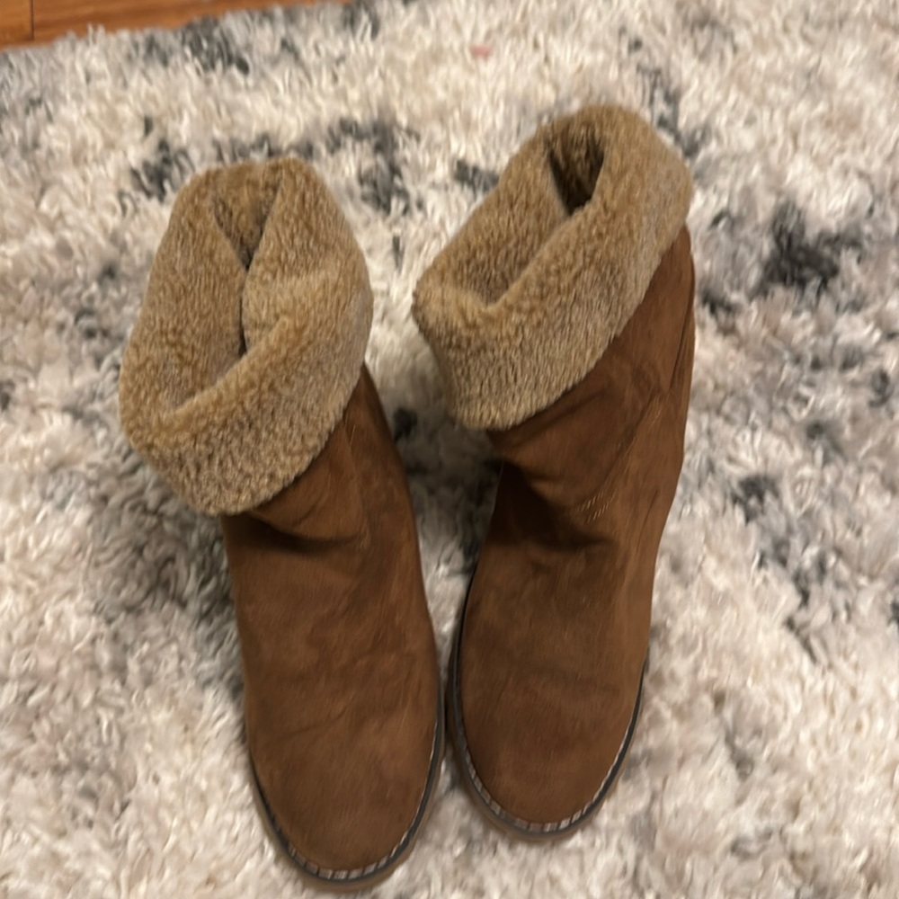 Brown suede like shoe boot